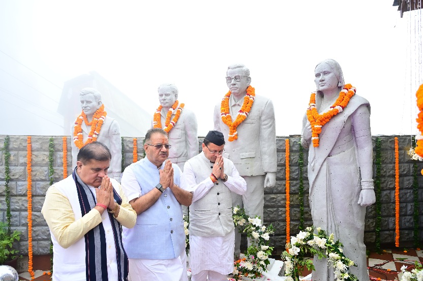 मुख्यमंत्री पुष्कर सिंह धामी ने, मसूरी गोलीकांड की 30 वीं बरसी पर, शहीद स्मारक पहुँचकर शहीद आंदोलनकारियों, को नमन कर श्रद्धाजंलि अर्पित की।