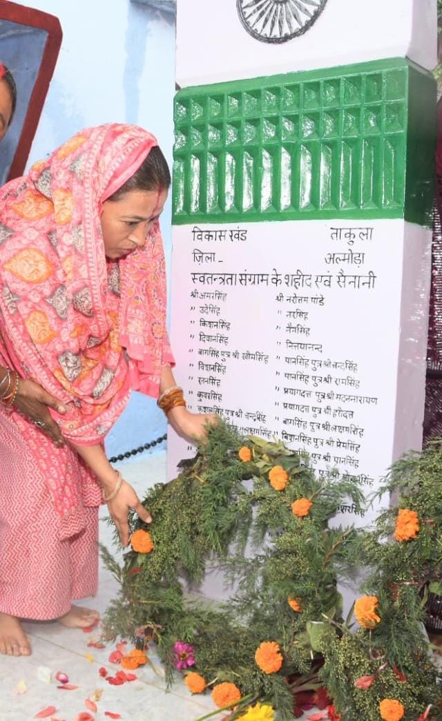 कैबिनेट मंत्री रेखा आर्या ने, सोमेश्वर विधानसभा के चनौदा में स्वतंत्रता सेनानी स्मारक, पहुँचकर शहीदों को किया नमन।