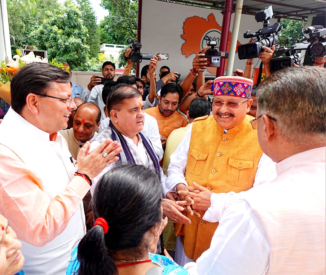 कैबिनेट मंत्री सतपाल महाराज ने, प्रदेश भाजपा मुख्यालय पहुंचकर, विधिवत रूप से पार्टी की सदस्यता ग्रहण की।