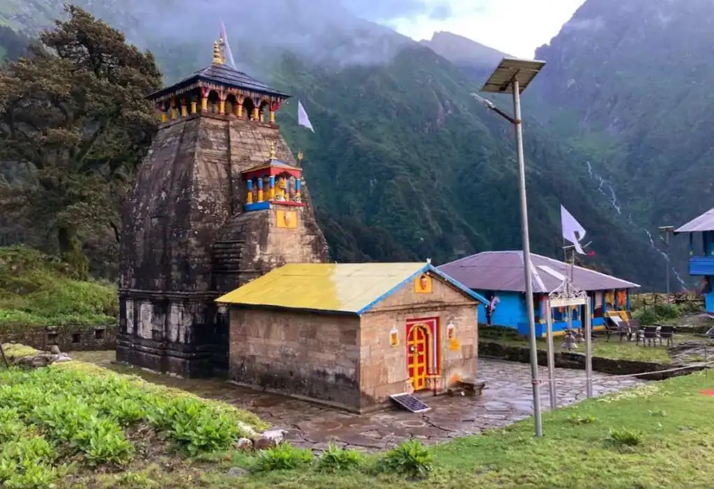 पंचकेदारों में द्वितीय केदार मद्महेश्वर धाम का होगा विकास, गौरीकुंड का भी किया जाएगा सौंदर्यीकरण।