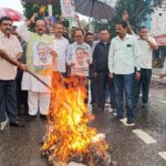 विधायक संजय गायकवाड के खिलाफ, ऑल इंडियन कांग्रेस संगठन ने फुंका पुतला, लालचंद शर्मा।