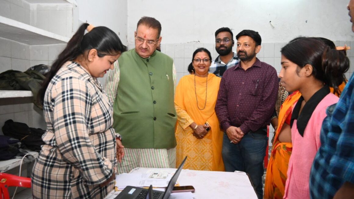 कैबिनेट मंत्री गणेश जोशी ने, आत्माराम धर्मशाला में बहुउदेशीय कैंप का किया शुभारंभ।