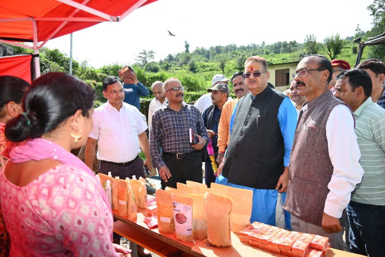 कैबिनेट मंत्री गणेश जोशी की, अध्यक्षता में विकाड खंड उखीमठ के दूरस्थ, ग्रामीण क्षेत्र ल्वारा में आयोजित हुआ बहुउद्देशीय शिविर।