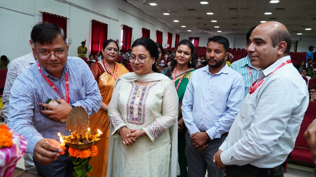 एसजीआरआरयू में बही, गीत संगीत की सुरलहरी, एकल गायन में रोहन व समूह गायन में स्कूल ऑफ ह्यूमैनिटीज़ अव्वल।