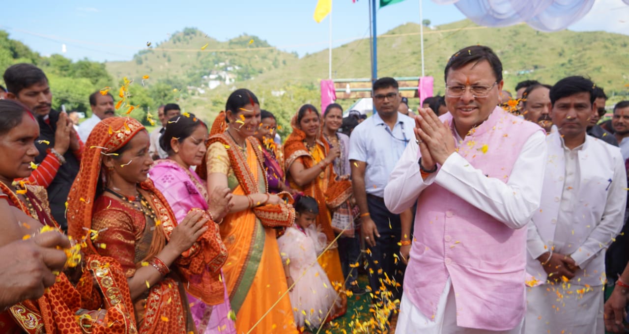 मुख्यमंत्री पुष्कर सिंह धामी ने तामली, (तल्लादेश) चंपावत में आयोजित दशहरा महोत्सव में किया प्रतिभाग, की ये घोषणाएं।