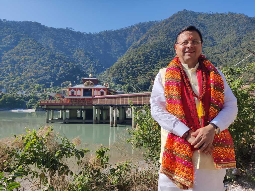 मुख्यमंत्री पुष्कर सिंह धामी ने, धारी देवी मंदिर में पूजा-अर्चना की।