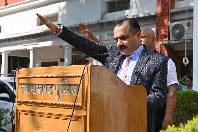 लौह पुरूष सरदार वल्लभभाई पटेल की जयन्ती पर, डीजीपी अभिनव कुमार ने,  समस्त पुलिस अधिकारी/ कर्मचारियों को राष्ट्रीय एकता दिवस की दिलाई शपथ।