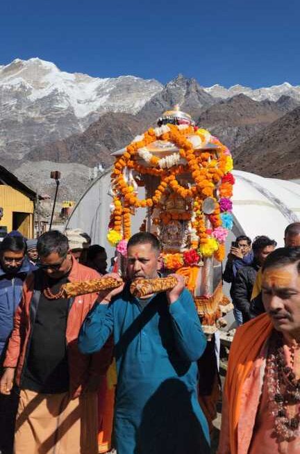 ग्यारहवें ज्योर्तिलिंग श्री केदारनाथ धाम में, जय बाबा केदार जयघोष के साथ, शीतकाल के लिए बंद हुए कपाट।