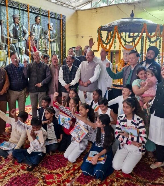 भारत रत्न, पंडित जवाहरलाल नेहरू की, जयंती पर पुरानी जेल परिसर में, सैकड़ों कांग्रेसजनों ने नेहरू जी की प्रतिमा पर, माल्यार्पण कर श्रद्धांजलि अर्पित की, लालचंद शर्मा।