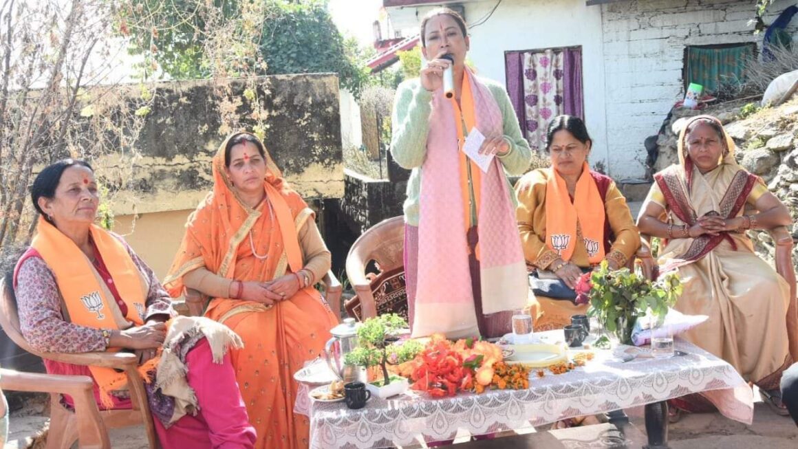 कैबिनेट मंत्री रेखा आर्या ने केदारनाथ में तेज किया प्रचार-प्रसार, कांग्रेस पर लगाया जनता की अनदेखी का आरोप।