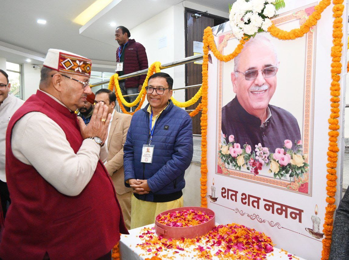 राज्यपाल गुरमीत सिंह व कैबिनेट मंत्री गणेश जोशी ने, स्व. हरबंस कपूर के जीवन कृतित्व को समर्पित राजनैतिक, सामाजिक मूल्यों की धरोहर डॉ. ओ.पी.कुलश्रेष्ठ द्वारा संपादित पुस्तक “हरबंश कपूर” का किया विमोचन।