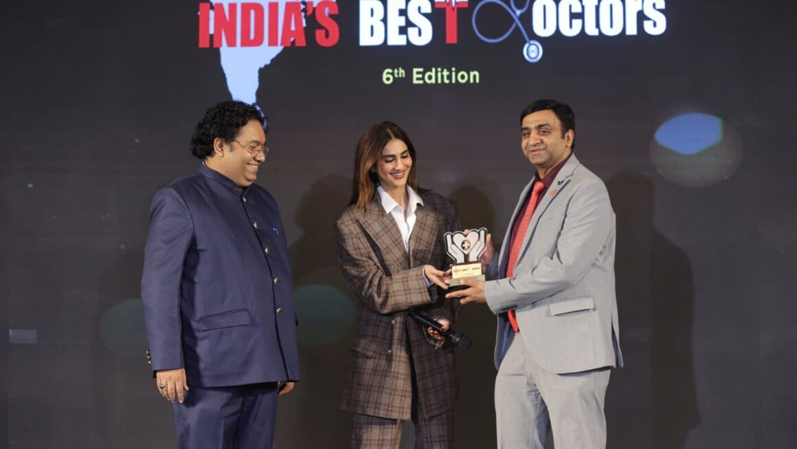 श्री महंत इन्दिरेश अस्पताल के, वरिष्ठ कार्डियोलाॅजिस्ट डाॅ तनुज भाटिया, इण्डियाज़ बैस्ट डाॅक्टर्स अवार्ड से सम्मानित।