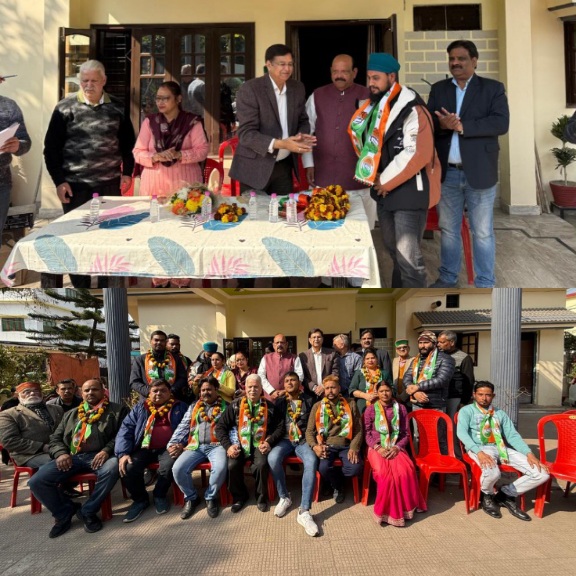 कांग्रेस की मजबूती को लेकर गोविंदगढ़ में हुई बैठक, कई भाजपाई कांग्रेस में शामिल, लालचंदशर्मा। 