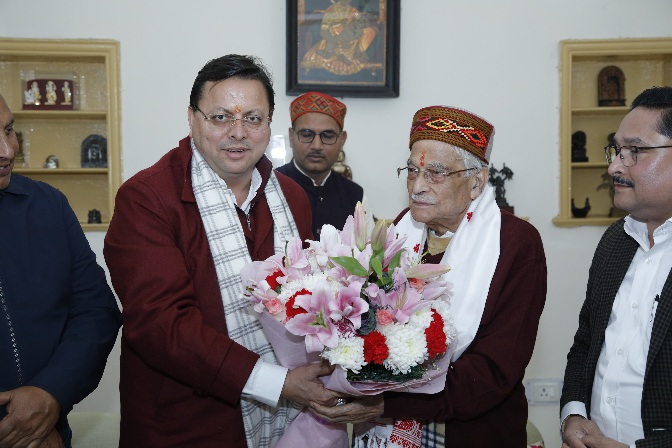 मुख्यमंत्री पुष्कर सिंह धामी ने, पूर्व केन्द्रीय मंत्री डॉ मुरली मनोहर जोशी को जन्मदिन की, बधाई एवं शुभकामनाएं दी।