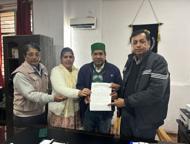 कांग्रेस प्रतिनिधिमंडल ने की राज्य निर्वाचन आयोग से मुलाकात, आचार संहिता उल्लंघन की शिकायत कर सौंपा ज्ञापन।