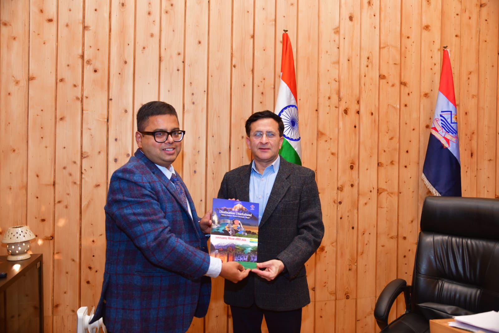 उत्तराखण्ड फिल्म विकास परिषद के, संयुक्त मुख्य कार्यकारी अधिकारी डॉ. नितिन उपाध्याय ने, डीजीपी से की मुलाक़ात, फिल्म विकास परिषद गतिविधियों से अवगत कराया।