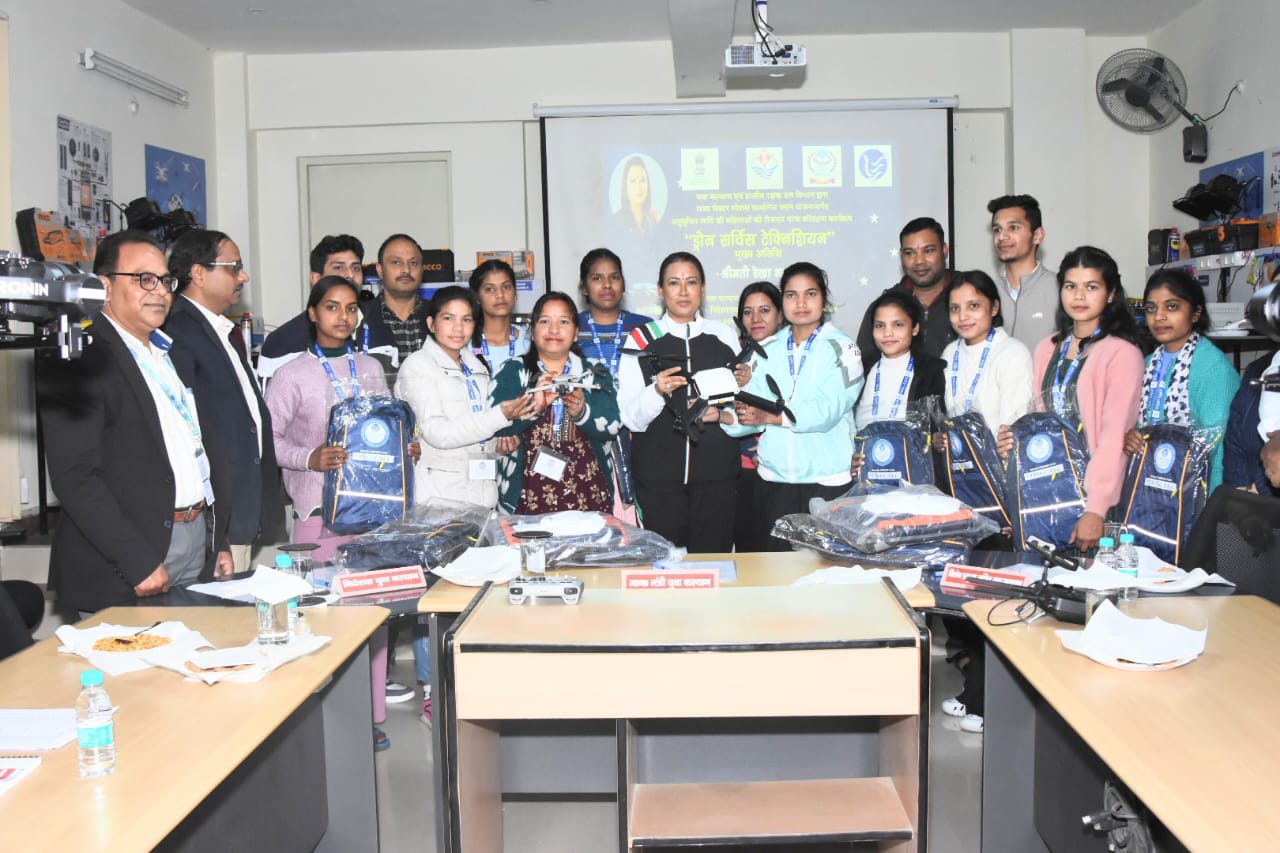 प्रदेश की 52 बालिकाएं बन रही है “ड्रोन दीदी, प्रांतीय रक्षक दल निदेशालय में, चल रहा है विशेष प्रशिक्षण शिविर, रेखा आर्या।