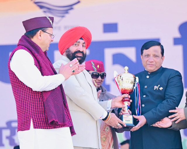 76वें गणतंत्र दिवस के अवसर पर परेड ग्राउंड में, सूचना विभाग द्वारा 38वें राष्ट्रीय खेल पर आधारित,  झांकी को मिला प्रथम स्थान।