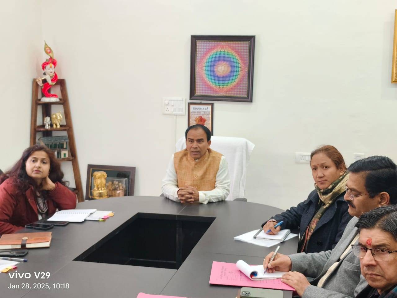 लम्बे समय से गैरहाज़िर शिक्षकों, पर होगी कार्रवाई, नकलविहीन व पारदर्शिता के साथ, आयोजित की जायेगी बोर्ड परीक्षा, डॉ. धन सिंह रावत।