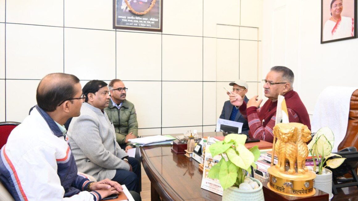 कृषि मंत्री गणेश जोशी ने फसल बीमा भुगतान में देरी पर जताई नाराजगी, तत्काल मुआवजा जारी करने के निर्देश।