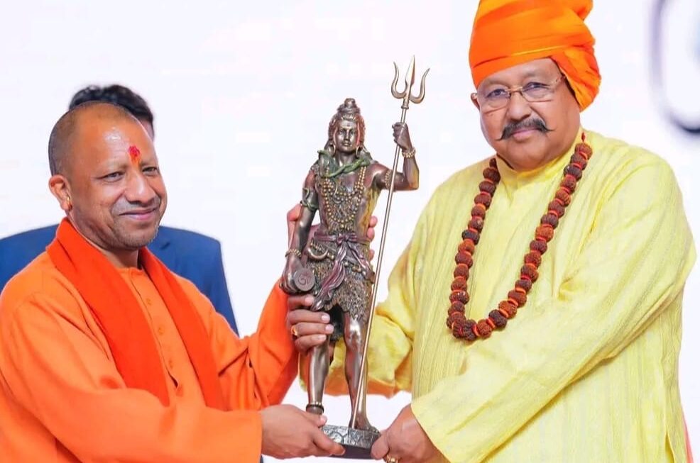 महाराज ने की महाकुंभ में योगी के कुशल प्रबंधन की तारीफ, कहा भगदड़ की साजिश कर्ताओं का जल्द हो पर्दाफाश।