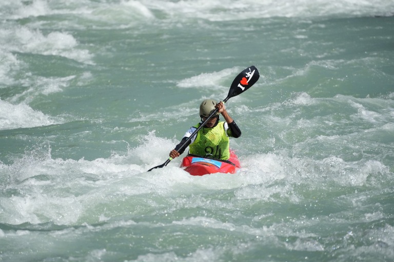 राष्ट्रीय खेल में मेघालय के विकास और एमपी की करिश्मा ने, कैनो एक्सट्रीम स्लैलम में बाज़ी मारी। 