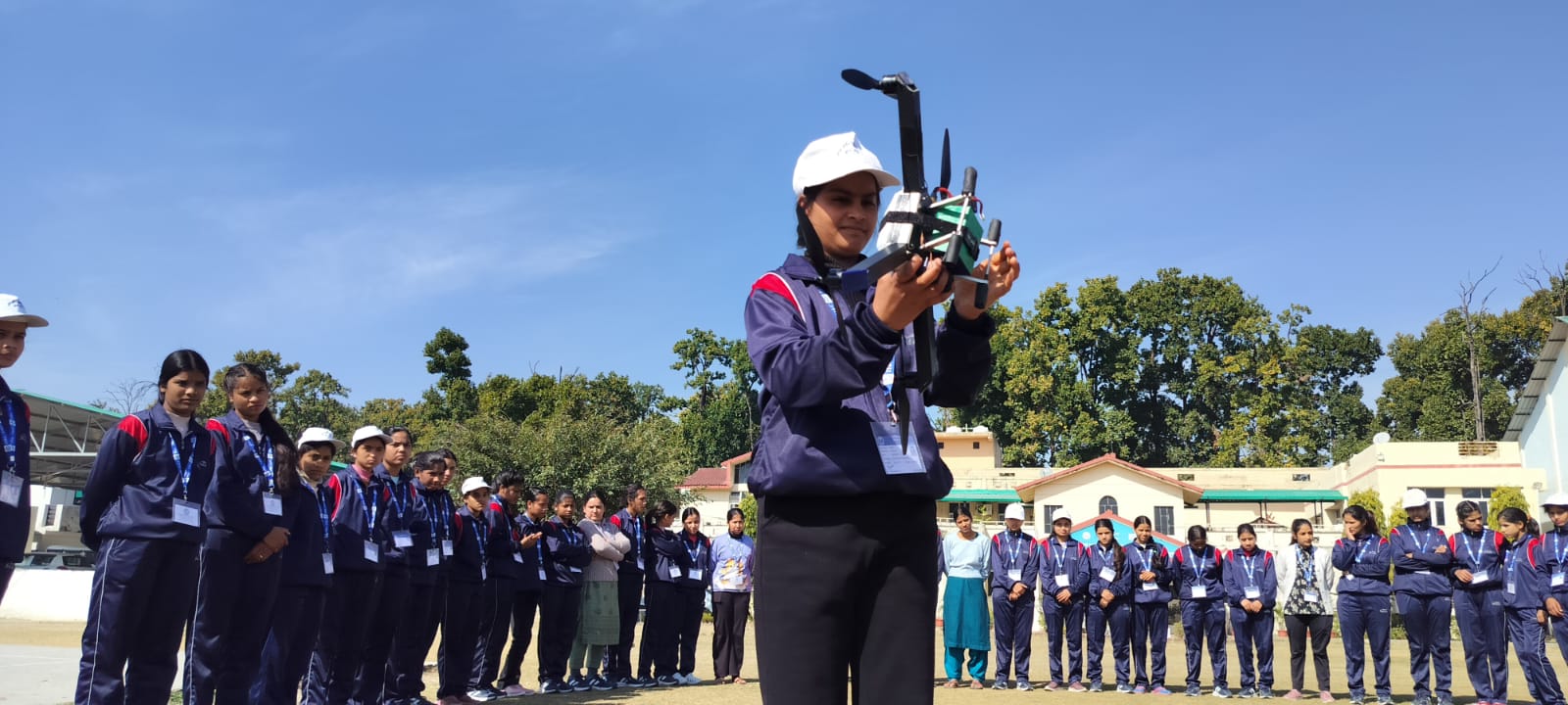 ड्रोन दीदी – वंचित वर्ग की बेटियां, ड्रोन पायलट बन भर रही हैं ऊंची उड़ान।