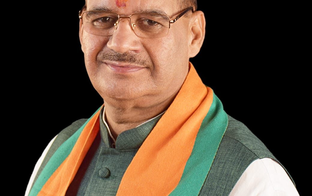 डाकरा में क्षतिग्रस्त मार्ग के सुधारीकरण के लिए, रुपये 55.87 लाख का बजट स्वीकृत, कैबिनेट मंत्री गणेश जोशी ने, मुख्यमंत्री का जताया आभार, क्षेत्रवासियों को दी बधाई।