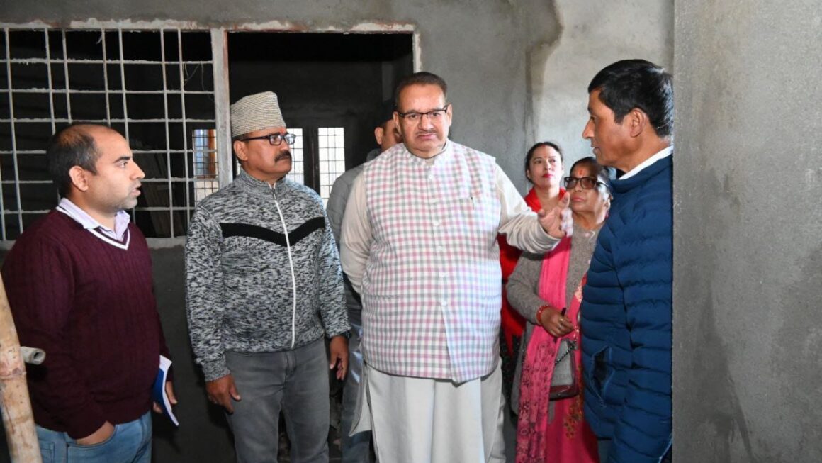 गोर्खाली सुधार सभा के जीर्णाेद्वार कार्यों का किया निरीक्षण, कैबिनेट मंत्री गणेश जोशी।