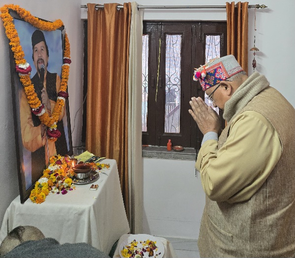 सतपाल महाराज ने “घन्ना भाई” को, उनके घर जाकर दी श्रद्धांजलि।