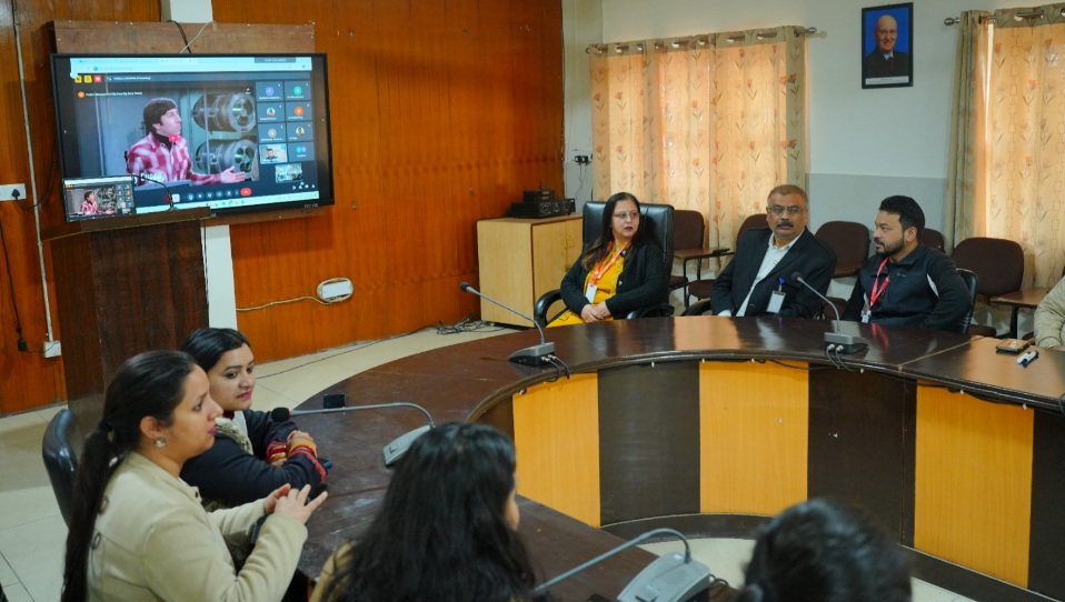 एसजीआरआर विश्वविद्यालय के फैकल्टी मेंबरों ने ज्वाइन किया, ऑनलाइन एफडीपी कोर्स।