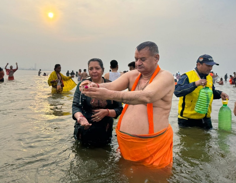 प्रयागराज पहुंचे कैबिनेट मंत्री गणेश जोशी, महाशिवरात्रि पर त्रिवेणी संगम में लगाई, आस्था की डुबकी।