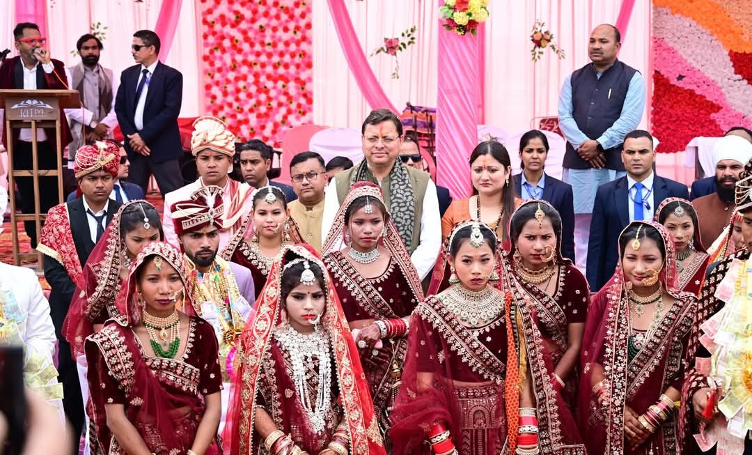 मुख्यमंत्री पुष्कर सिंह धामी ने, महाशिवरात्रि के अवसर पर गौरी शंकर महादेव मंदिर में, सामूहिक विवाह कार्यक्रम में शामिल होकर, नव दम्पतियों को आशीर्वाद व शुभकामनाएं दी।