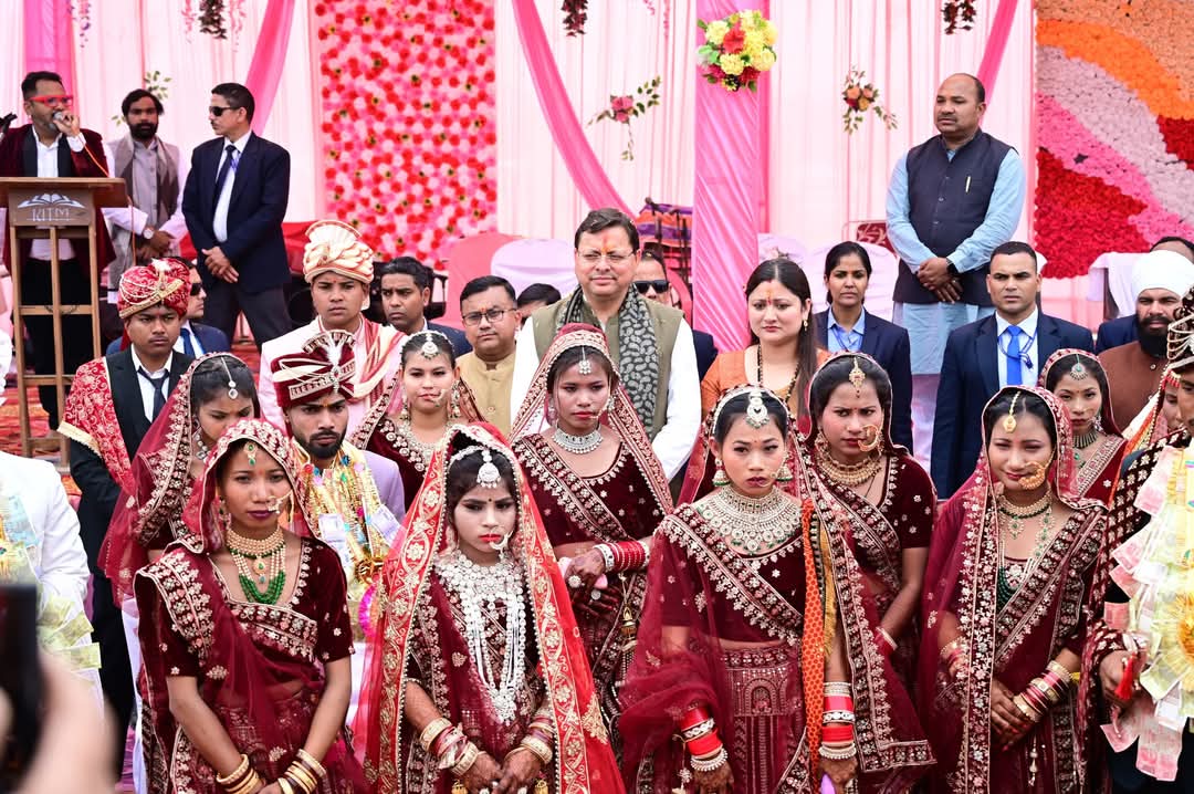 मुख्यमंत्री पुष्कर सिंह धामी ने, महाशिवरात्रि के अवसर पर गौरी शंकर महादेव मंदिर में, सामूहिक विवाह कार्यक्रम में शामिल होकर, नव दम्पतियों को आशीर्वाद व शुभकामनाएं दी।