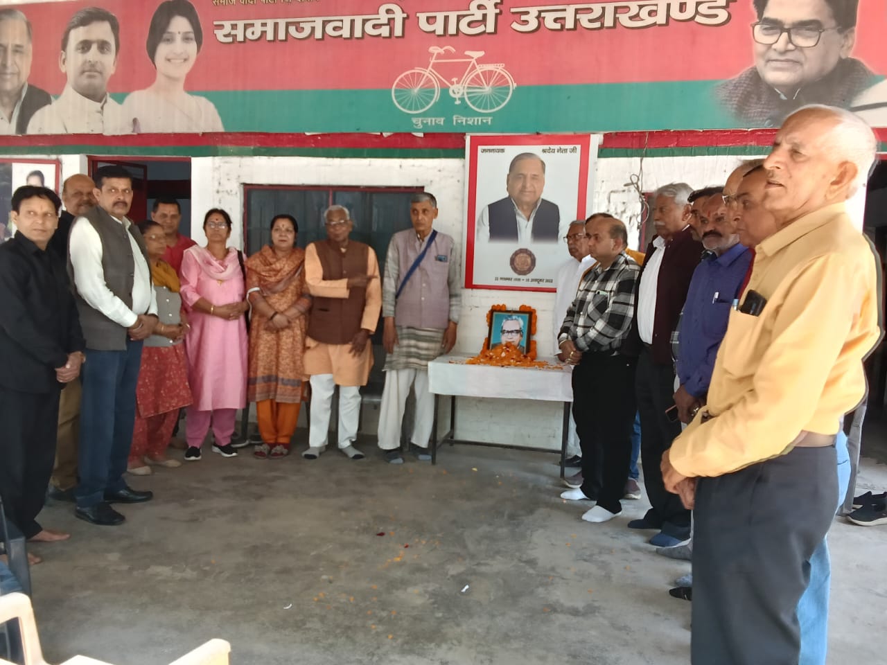 समाजवादी पार्टी के कार्यकर्ताओं ने मनाया, डॉ0 राम मनोहर लोहिया की जयंती।