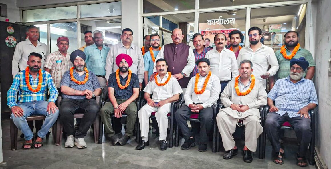 महानगर कांग्रेस व्यापार प्रकोष्ठ, कमेटी का हुआ विस्तार, कई क्षेत्रों में बनाए गए, व्यापार प्रकोष्ठ के अध्यक्ष उपाध्यक्ष व सचिव, लालचंद शर्मा।