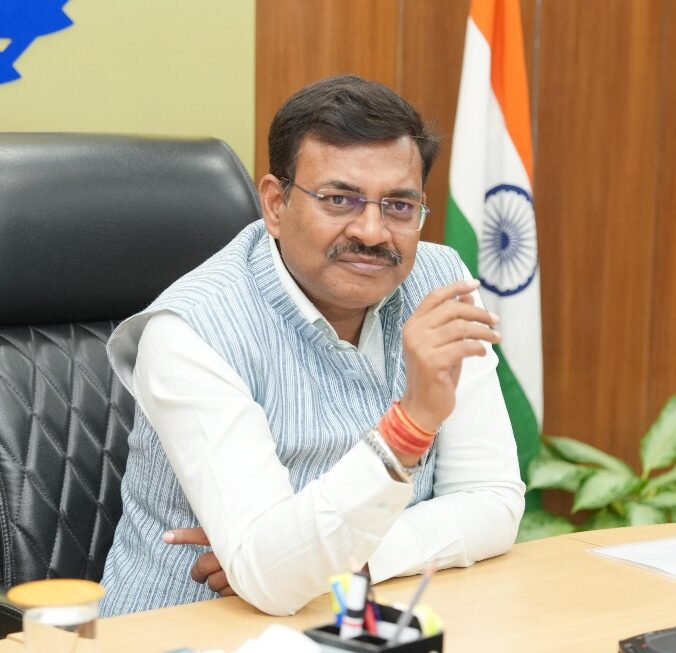 मुख्य सचिव आनन्द बर्द्धन ने दिए निर्देश, 01 मई से विभागों में अनिवार्य रूप से, बायोमैट्रिक उपस्थिति सुनिश्चित करें अधिकारी।