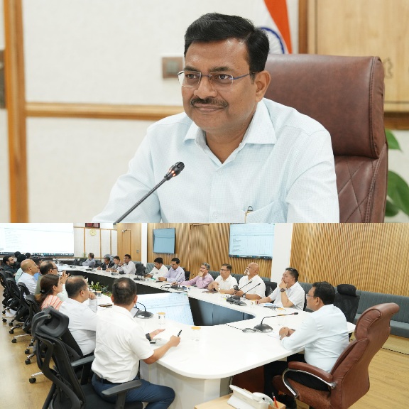 मुख्य सचिव आनन्द बर्द्धन ने, सभी सचिवों को अपने-अपने विभागों एवं जनपदों में, ई-ऑफिस लागू किए जाने के दिए निर्देश।