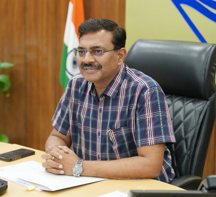 मुख्य सचिव आनन्द बर्द्धन ने अधिकारियों को दिए निर्देश, कहा ऋषिकेश-कर्णप्रयाग रेललाईन का कार्य निर्धारित समय पर हो पूरा। 