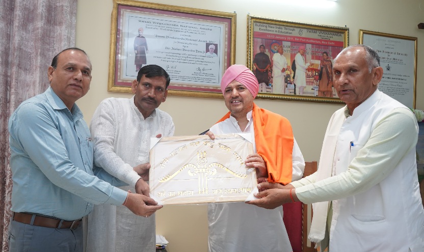 राज्य स्तरीय गन्ना सलाहकार समिति के उपाध्यक्ष, श्यामवीर सैनी ने टेका श्री दरबार साहिब में मत्था।