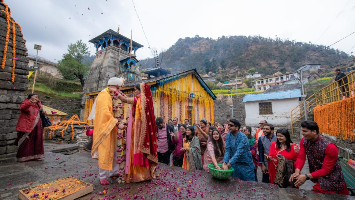 त्रिजुगीनारायण में शादी के लिए दुनिया भर से आ रहे हैं जोड़े, शादियों के सीजन में रहती है एडवांस बुकिंग।