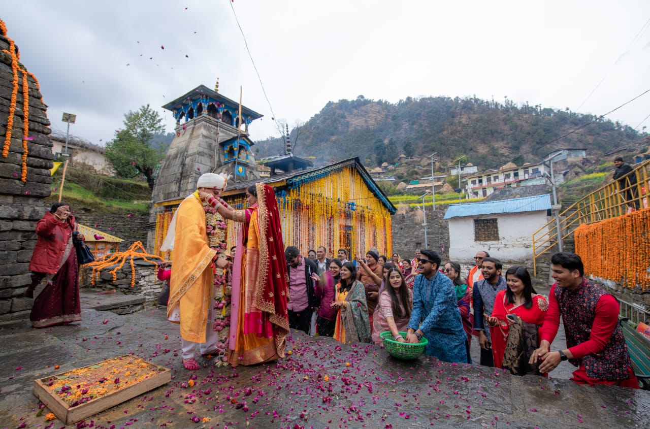 त्रिजुगीनारायण में शादी के लिए दुनिया भर से आ रहे हैं जोड़े, शादियों के सीजन में रहती है एडवांस बुकिंग।