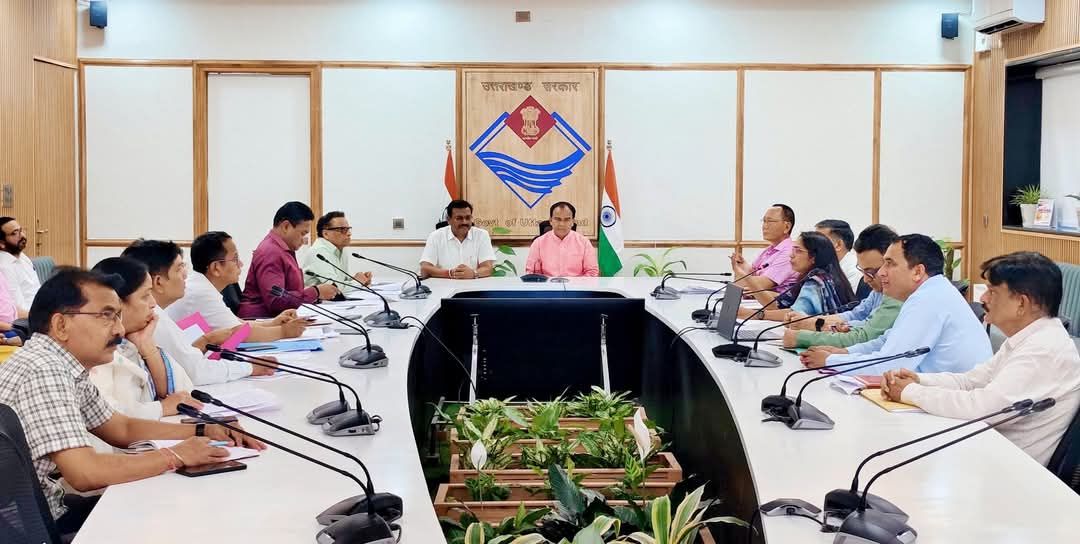 गोल्डन कार्ड धारकों को मिलेगा योजना का समुचित लाभ, डॉ. धन सिंह रावत। 