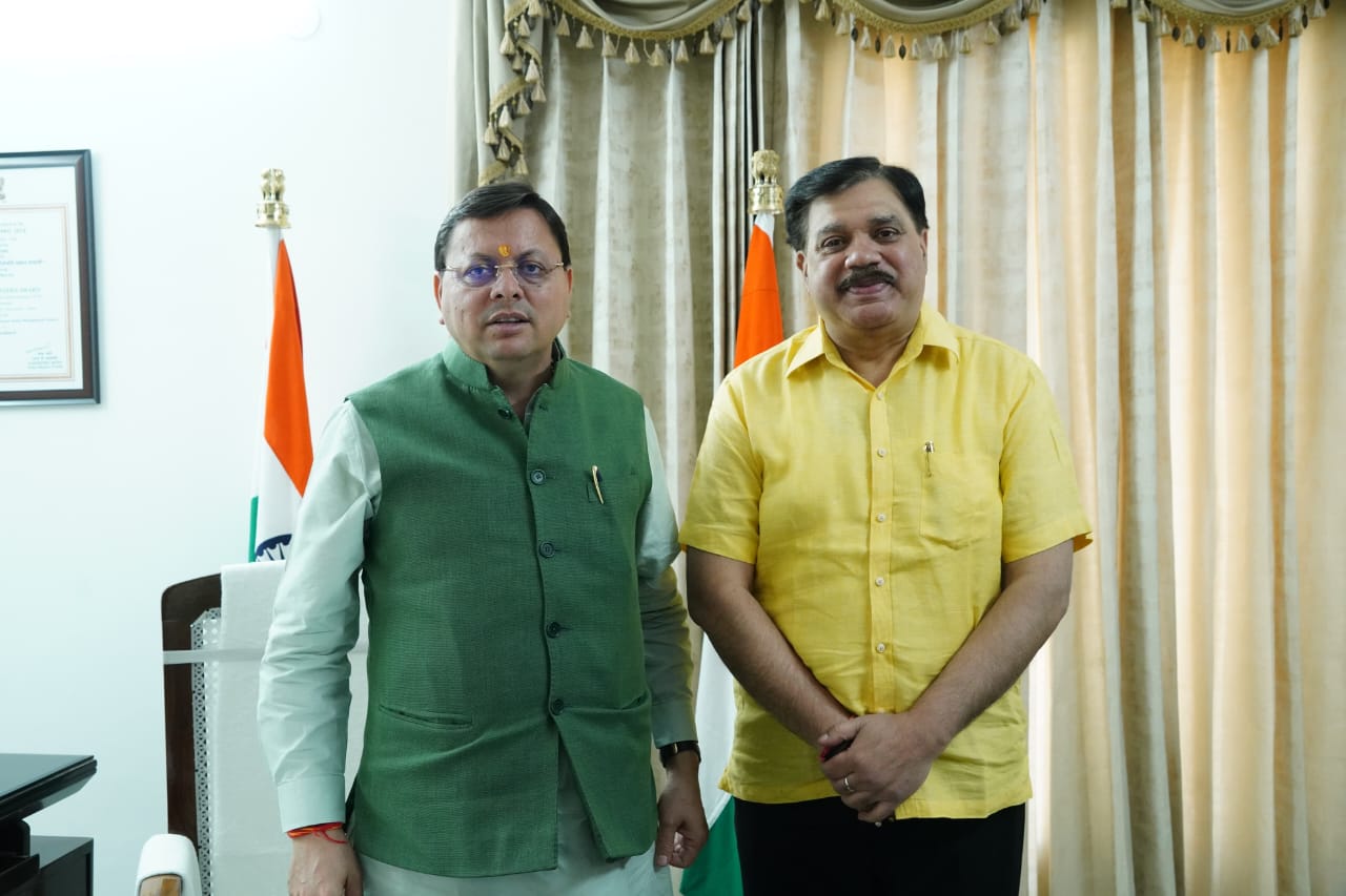 मुख्यमंत्री पुष्कर धामी से की शिष्टाचार भेंट, राजीव महर्षि।