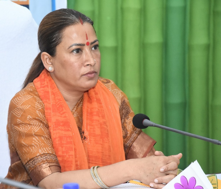 विकास कार्यों की गुणवत्ता और, समयबद्धता सुनिश्चित करें अधिकारी, रेखा आर्या।