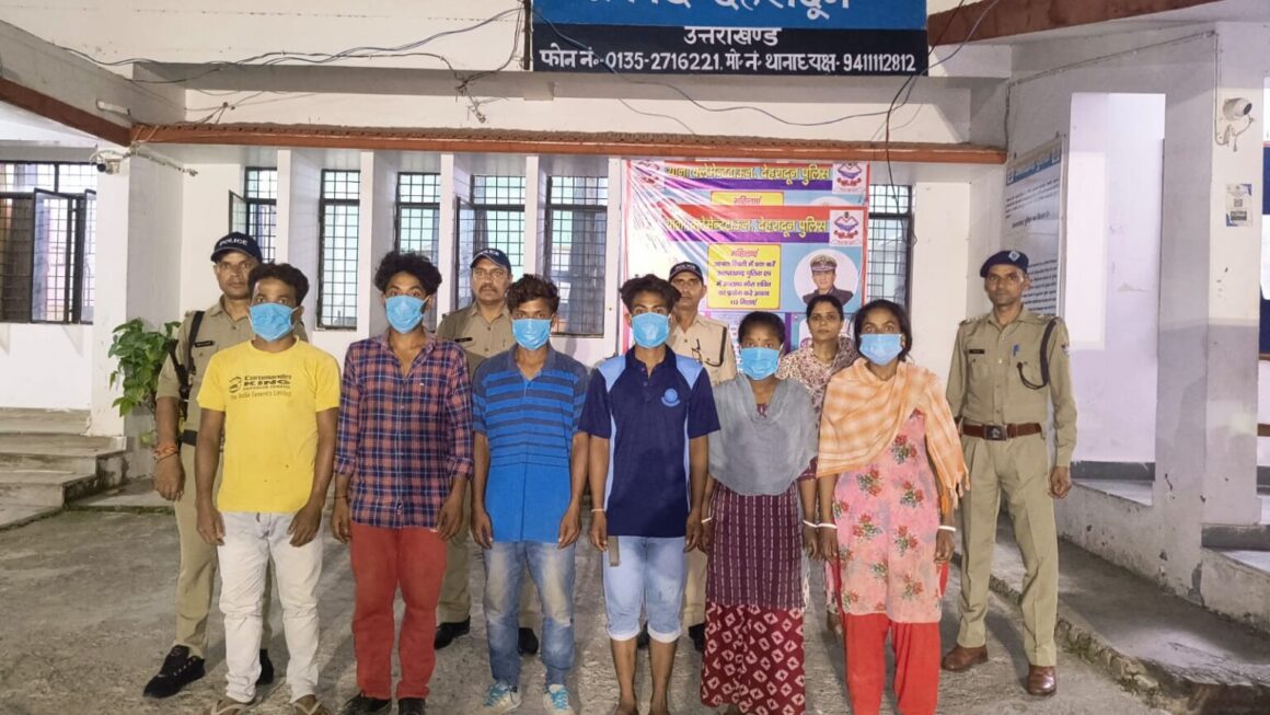 देहरादून पुलिस को बड़ी सफलता, गोपनीय सूचना पर 6 बांग्लादेशी नागरिकों, को पुलिस ने किया गिरफ्तार।