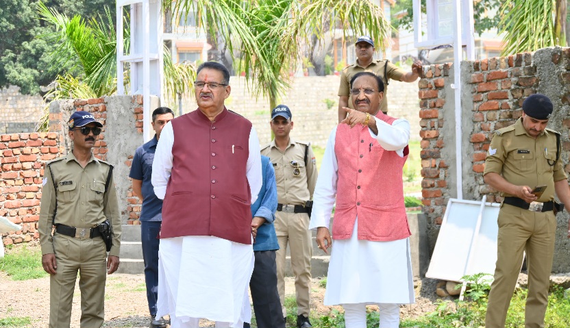 कैबिनेट मंत्री गणेश जोशी ने, लेखक गांव में आधुनिक सुविधाओं का किया निरीक्षण।