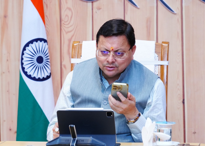 सीएम हेल्पलाइन की सक्रियता जांचने के क्रम में, सीएम ने शिकायतकर्ताओं से की बातचीत।