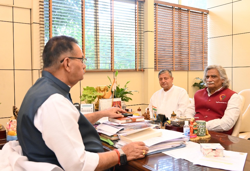 कृषि मंत्री गणेश जोशी से, पद्मश्री डॉ. रजनीकांत ने की शिष्टाचार भेंट, उत्तराखंड के जीआई टैग उत्पादों पर हुई चर्चा। 