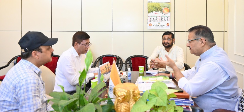 ग्राम्य विकास मंत्री गणेश जोशी से मिले, कर्णप्रयाग विधायक अनिल नौटियाल, क्षेत्र में सड़कों, पुलों के निर्माण से संबंधित विभिन्न मुद्दों पर हुई चर्चा।